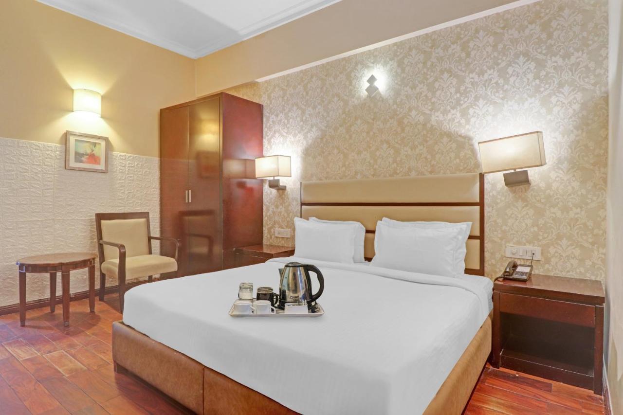 Oyo Townhouse 934 L'Elegant Hotel & Banquetby Ace Manor ガーズィヤーバード エクステリア 写真