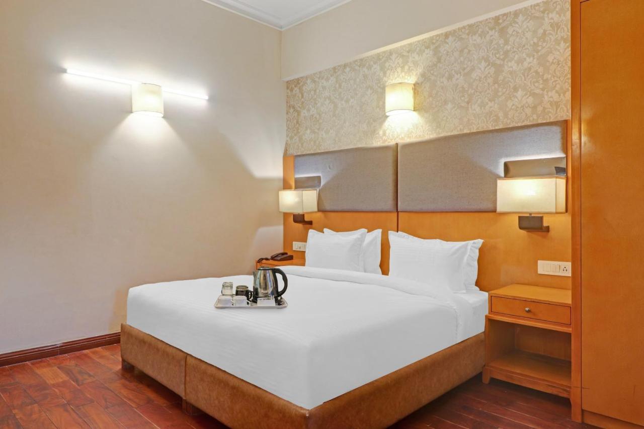 Oyo Townhouse 934 L'Elegant Hotel & Banquetby Ace Manor ガーズィヤーバード エクステリア 写真